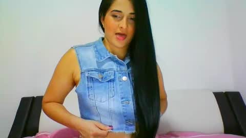 Snapshot of lomaslindosoyyo chatting on February 2025 07:05:02 PM estehfania online show from February 2025 07:05:02 PM