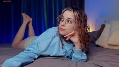 Lona online show from November 2025 06:54:01 PM