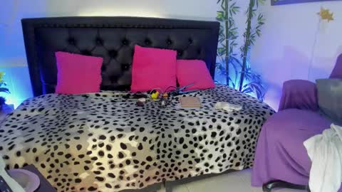 Jennifer  online show from January 2026 06:13:02 PM