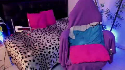 Jennifer  online show from February 2026 06:42:01 PM