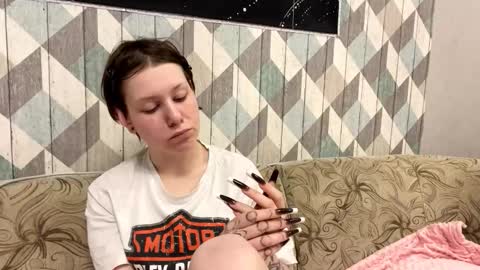 EVA online show from November 2025 04:00:01 PM