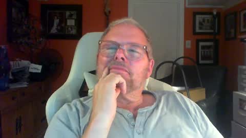 loosegravl online show from July 2026 08:23:02 PM