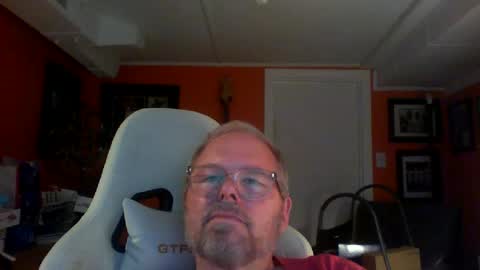loosegravl online show from July 2026 07:38:01 PM