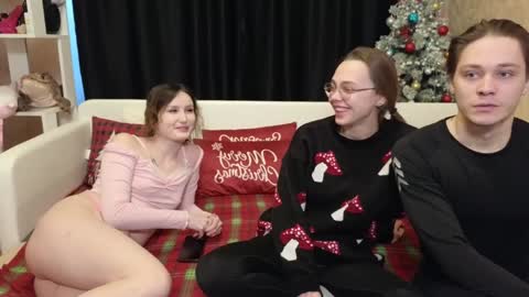 Jean and Isa right couple Mark and Eva left couple online show from January 2025 08:06:02 AM