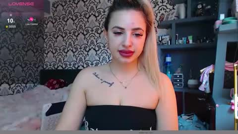 Snapshot of lorasinclare chatting on March 2026 07:36:02 AM Queen LoraSinClare online show from March 2026 07:36:02 AM