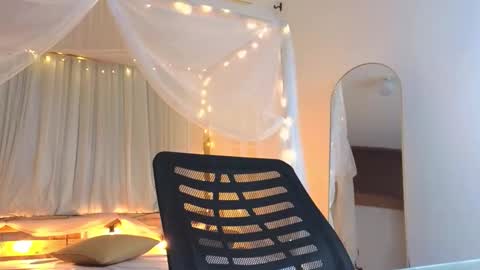 loreanis online show from October 2025 11:13:01 PM