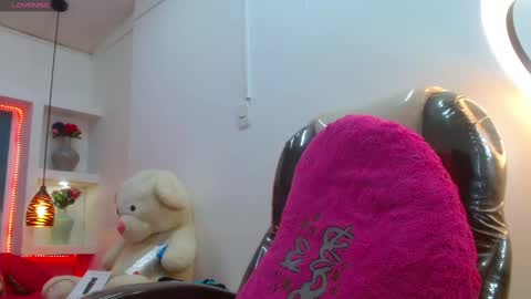 Snapshot of lorenapinto_ chatting on February 2025 10:39:02 PM lore online show from February 2025 10:39:02 PM