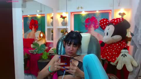 Snapshot of lorenapinto_ chatting on October 2025 02:04:02 AM lore online show from October 2025 02:04:02 AM