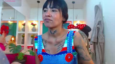 Snapshot of lorenapinto_ chatting on October 2025 02:25:02 AM lore online show from October 2025 02:25:02 AM