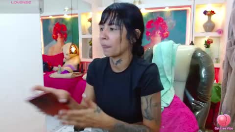 Snapshot of lorenapinto_ chatting on November 2025 01:16:02 AM lore online show from November 2025 01:16:02 AM