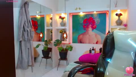 Snapshot of lorenapinto_ chatting on November 2025 02:33:01 AM lore online show from November 2025 02:33:01 AM