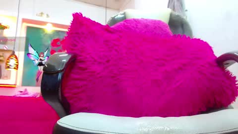 Snapshot of lorenapinto_ chatting on November 2025 01:04:02 AM lore online show from November 2025 01:04:02 AM