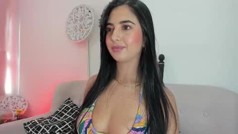 Snapshot of lorens_martin chatting on February 2025 05:01:01 PM L O R E N online show from February 2025 05:01:01 PM