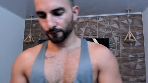  L O R E N Z O  Thumbs Up help  online show from January 2025 05:24:02 PM