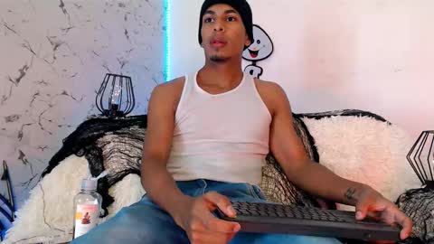 Lorian Vikel  online show from October 2025 09:45:02 PM