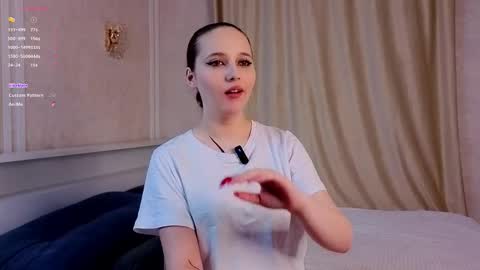 Mia online show from November 2025 02:49:02 PM