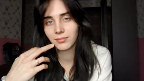 Kira online show from November 2025 04:18:01 PM