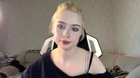 Isabel online show from November 2025 11:10:02 AM