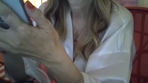 Snapshot of lorylady chatting on September 2025 05:23:01 AM lory online show from September 2025 05:23:01 AM