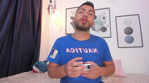 Snapshot of los_juanes chatting on December 2024 11:10:01 PM JUAN  JUAN online show from December 2024 11:10:01 PM