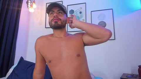 Snapshot of los_juanes chatting on January 2025 10:52:01 PM JUAN  JUAN online show from January 2025 10:52:01 PM