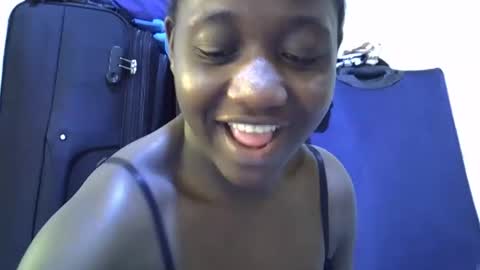 lotty_lavilla online show from October 2025 04:57:01 AM