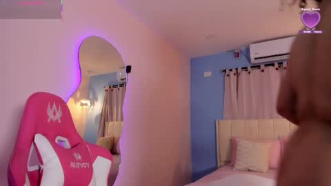 Snapshot of lou_22_ chatting on February 2026 12:31:01 PM Lou online show from February 2026 12:31:01 PM