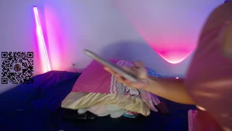Snapshot of lou_cuteee chatting on May 2026 01:44:02 AM lou_cuteee online show from May 2026 01:44:02 AM