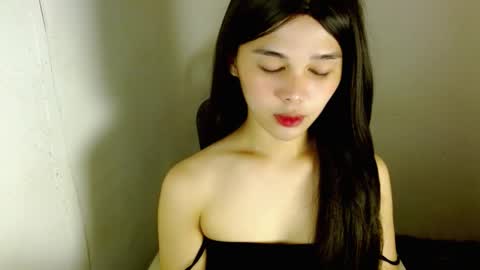 louilalicious online show from December 2025 01:00:01 AM