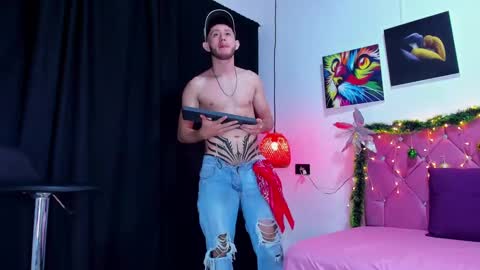 Snapshot of louis_bcasta1 chatting on December 2024 11:07:02 AM OF louis bcasta1 online show from December 2024 11:07:02 AM