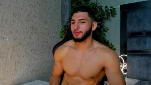 Louis online show from November 2025 06:15:01 PM