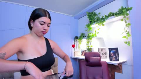 Louren Fox online show from November 2025 11:42:01 AM