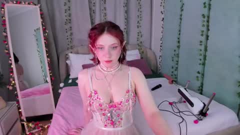 Snapshot of love_is_lola chatting on February 2025 04:11:02 AM Lola online show from February 2025 04:11:02 AM