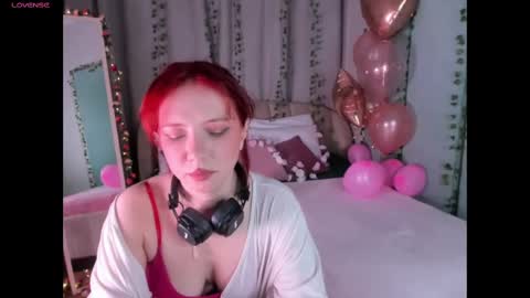 Snapshot of love_is_lola chatting on February 2025 01:04:02 AM Lola online show from February 2025 01:04:02 AM