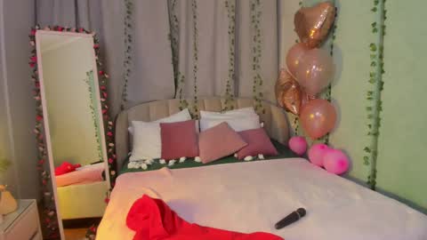 Snapshot of love_is_lola chatting on February 2025 01:11:02 AM Lola online show from February 2025 01:11:02 AM