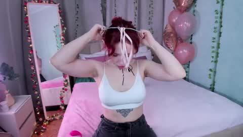 Snapshot of love_is_lola chatting on February 2025 01:30:02 AM Lola online show from February 2025 01:30:02 AM