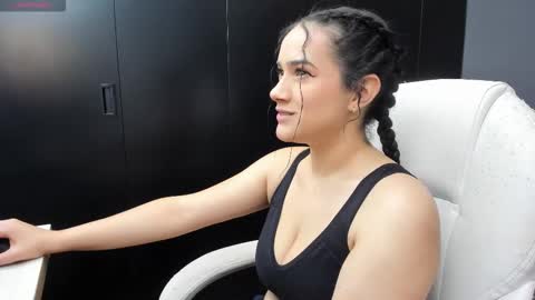 Kristen LoveBerry online show from October 2025 02:01:02 AM