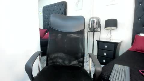 Melany  online show from December 2025 05:54:02 PM