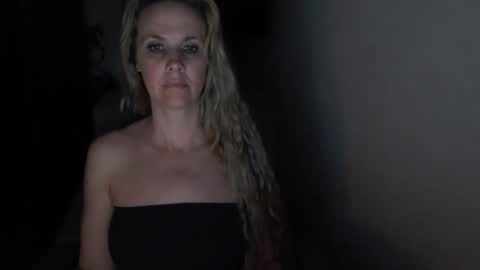 Snapshot of love_on_ chatting on February 2026 02:02:02 PM LoVe On online show from February 2026 02:02:02 PM