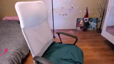 cat-girl online show from March 2025 01:42:01 PM