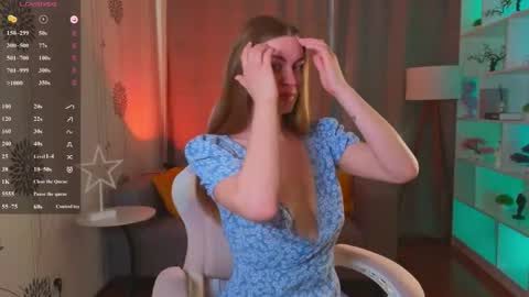 Snapshot of lovellalipss chatting on May 2026 12:00:02 PM Laura online show from May 2026 12:00:02 PM