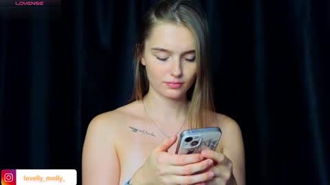 Molly online show from November 2025 04:43:02 PM