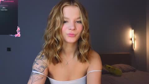 Snapshot of lovely_babyy chatting on December 2024 11:49:02 PM Jenny online show from December 2024 11:49:02 PM