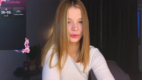 Snapshot of lovely_babyy chatting on December 2024 01:53:01 AM Jenny online show from December 2024 01:53:01 AM