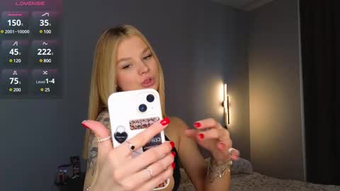 Snapshot of lovely_babyy chatting on February 2025 02:30:01 AM Jenny online show from February 2025 02:30:01 AM