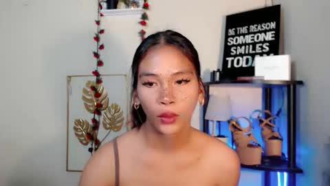 Snapshot of lovely_oliviax chatting on April 2026 03:47:02 PM KATE online show from April 2026 03:47:02 PM