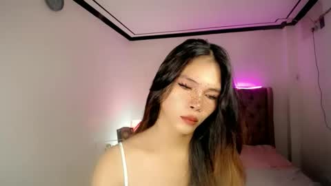 Snapshot of lovely_oliviax chatting on May 2026 12:01:01 PM KATE online show from May 2026 12:01:01 PM
