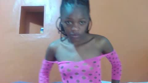 Snapshot of lovely_yvonne chatting on November 2025 06:52:01 PM Lovely yvonne online show from November 2025 06:52:01 PM