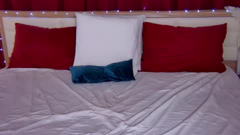 Caroline online show from November 2025 01:28:01 AM