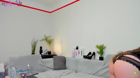 Snapshot of lovelylola_fr chatting on November 2025 11:13:01 PM Lola online show from November 2025 11:13:01 PM